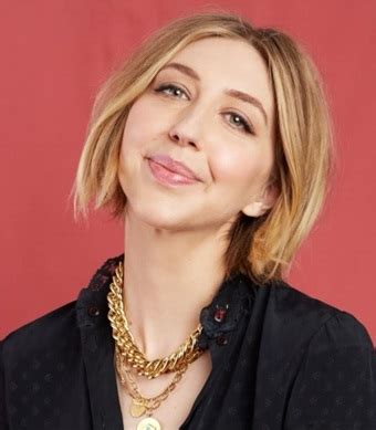 Heidi Gardner Height, Weight, Body Measurements,。